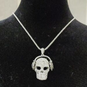 hey Mr. DJ, new condition, skull necklace Natasha couture with💀 headphones